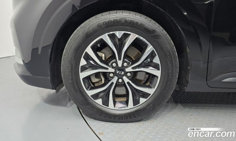Kia Carnival 9-Seater Prestige