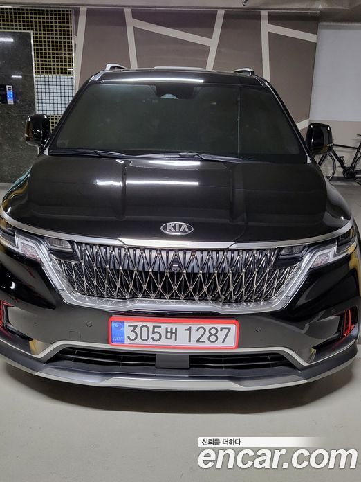 Kia Carnival 11-Seater Signature