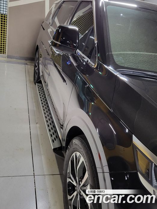 Kia Carnival 11-Seater Signature