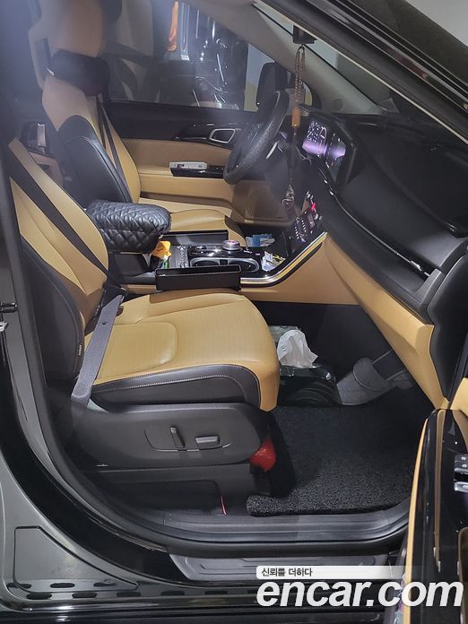 Kia Carnival 11-Seater Signature