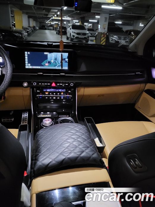 Kia Carnival 11-Seater Signature