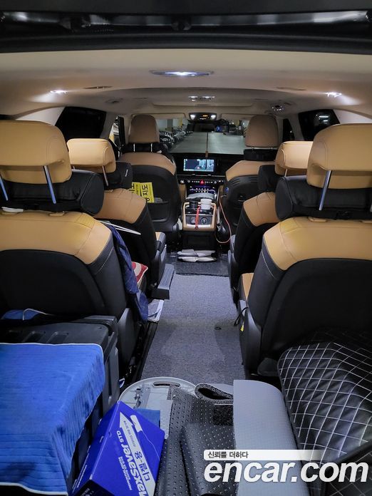 Kia Carnival 11-Seater Signature
