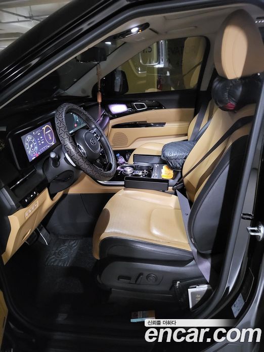 Kia Carnival 11-Seater Signature