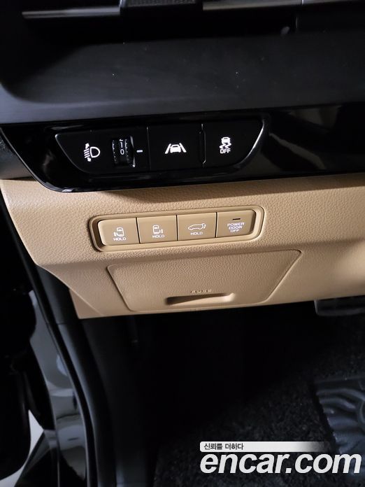 Kia Carnival 11-Seater Signature