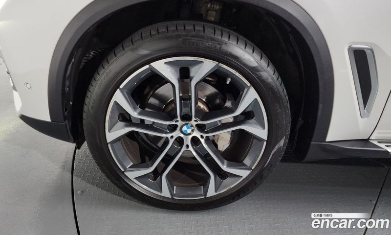 BMW X5 xDrive i40 xLine