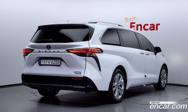 Toyota Sienna 2.5 Hybrid 2WD