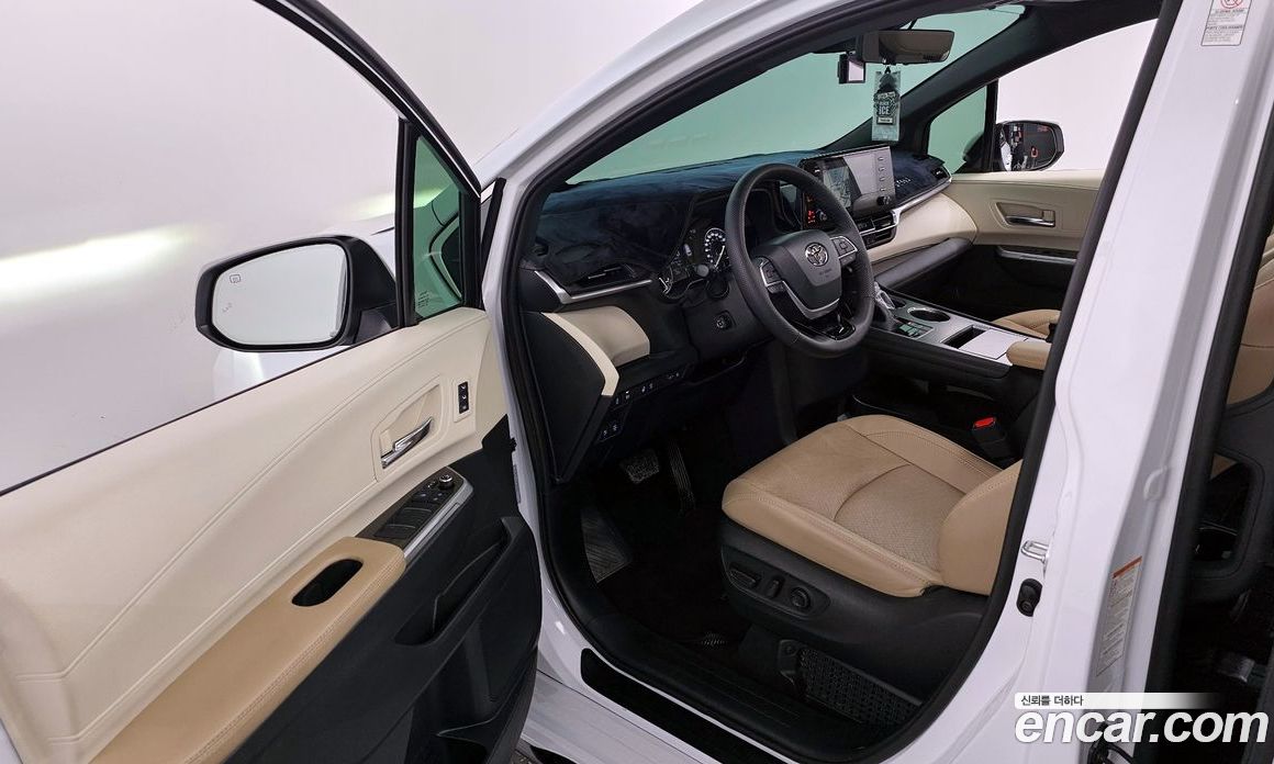 Toyota Sienna 2.5 Hybrid 2WD