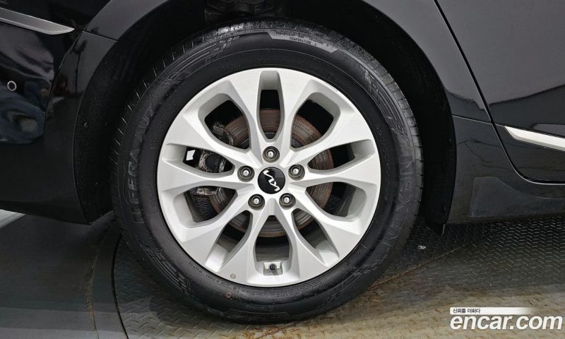 Kia K8 2.5 Gasoline 2WD