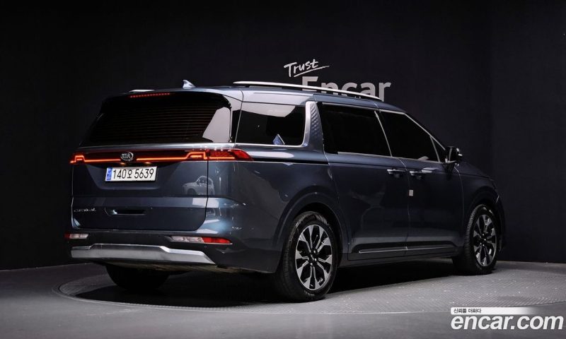 Kia Carnival 9-Seater Signature