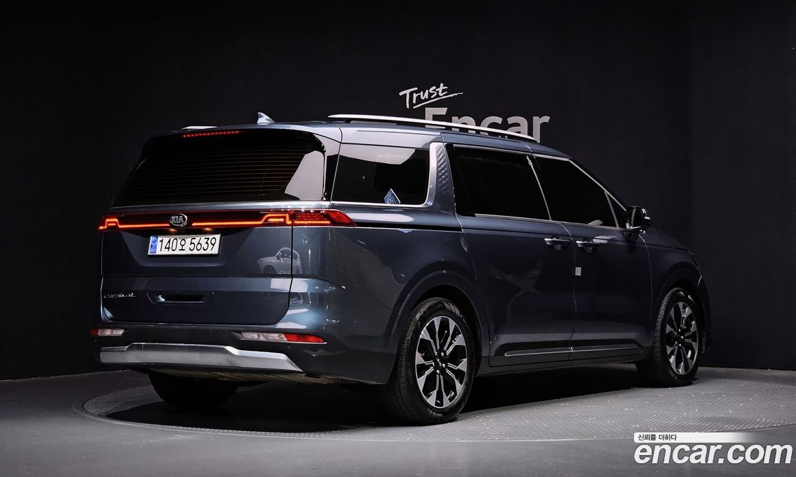 Kia Carnival 9-Seater Signature