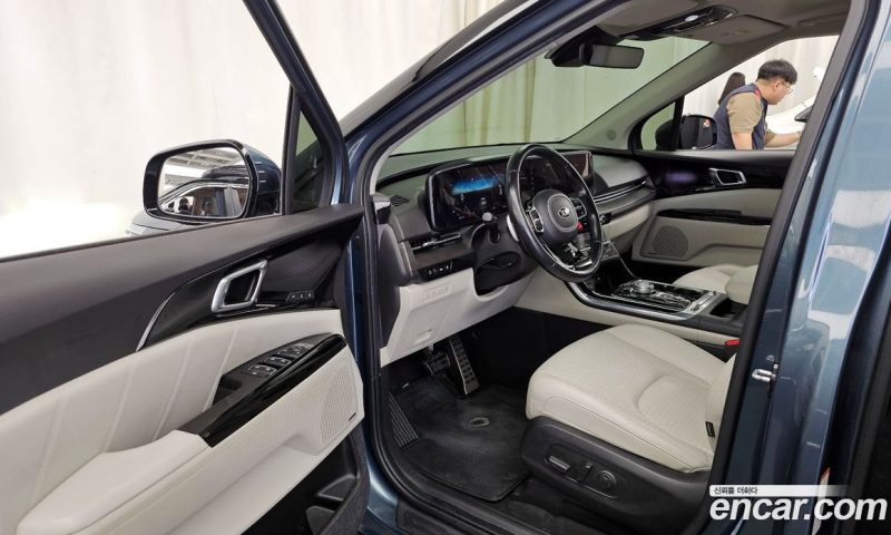 Kia Carnival 9-Seater Signature