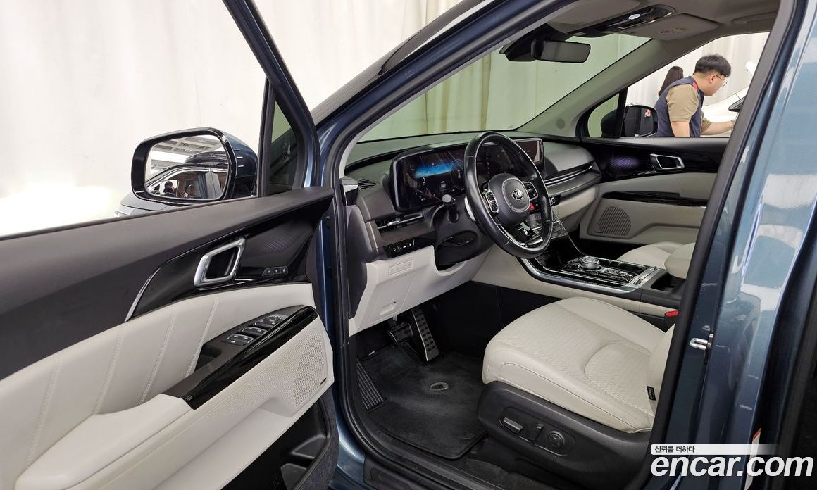 Kia Carnival 9-Seater Signature