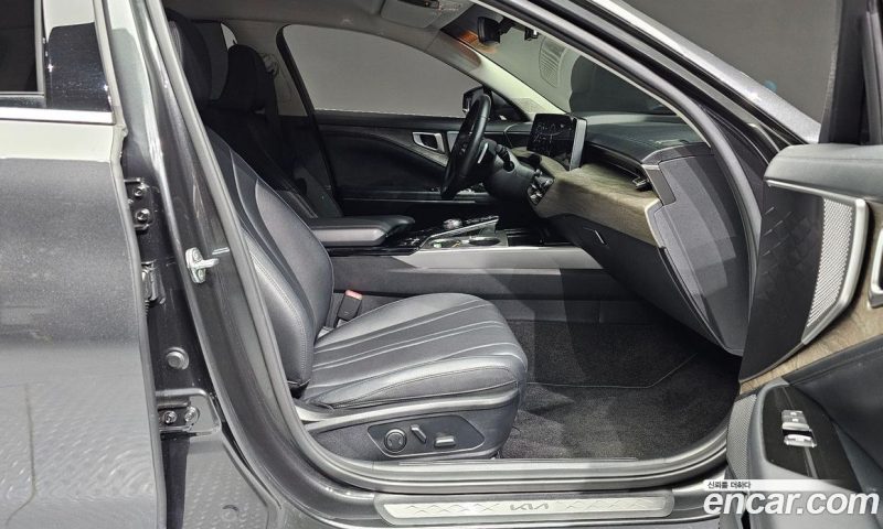 Kia K8 2.5 Gasoline 2WD
