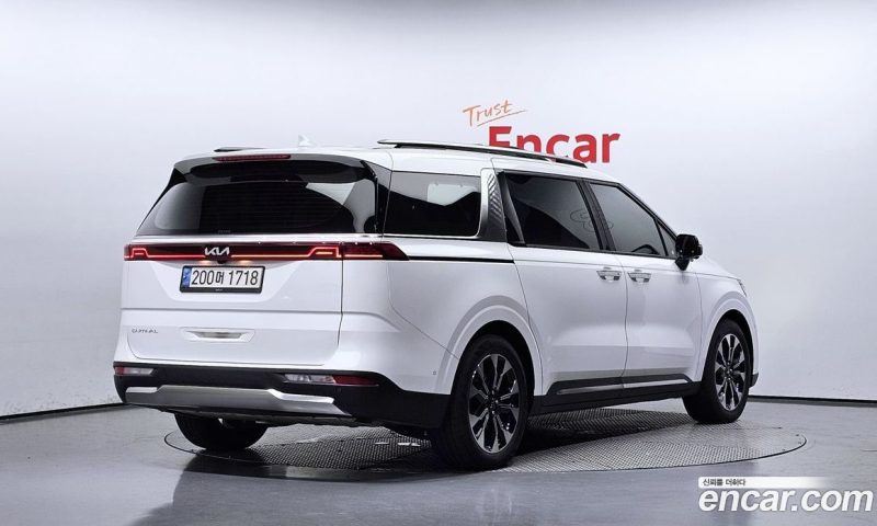 Kia Carnival 9-Seater Signature