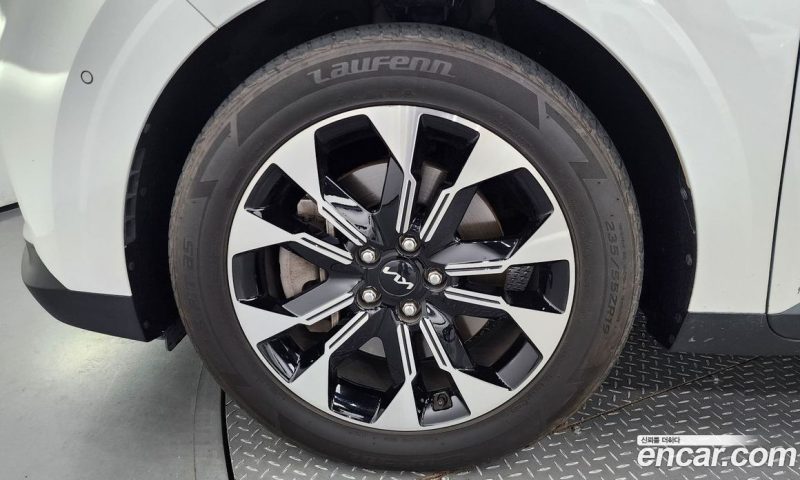 Kia Carnival 9-Seater Signature