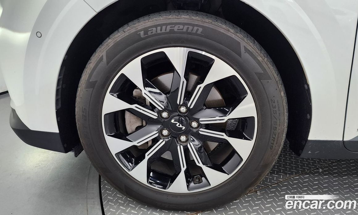 Kia Carnival 9-Seater Signature
