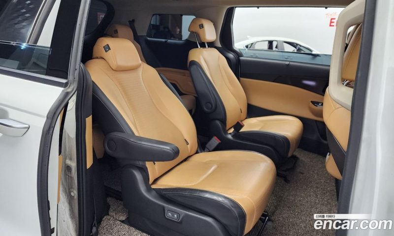 Kia Carnival 9-Seater Signature