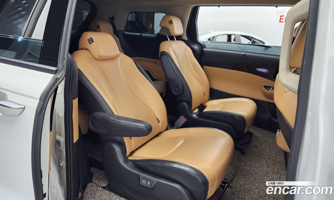 Kia Carnival 9-Seater Signature