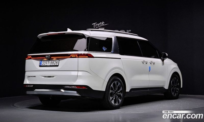 Kia Carnival 9-Seater Signature