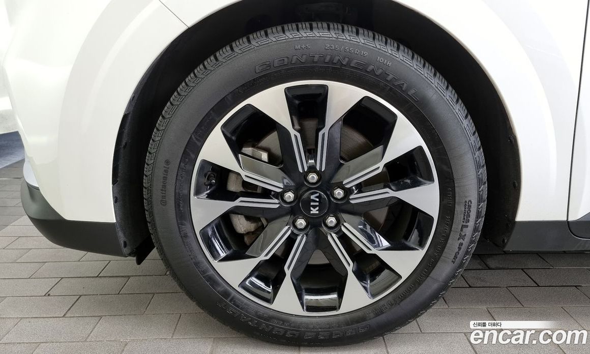 Kia Carnival 9-Seater Signature