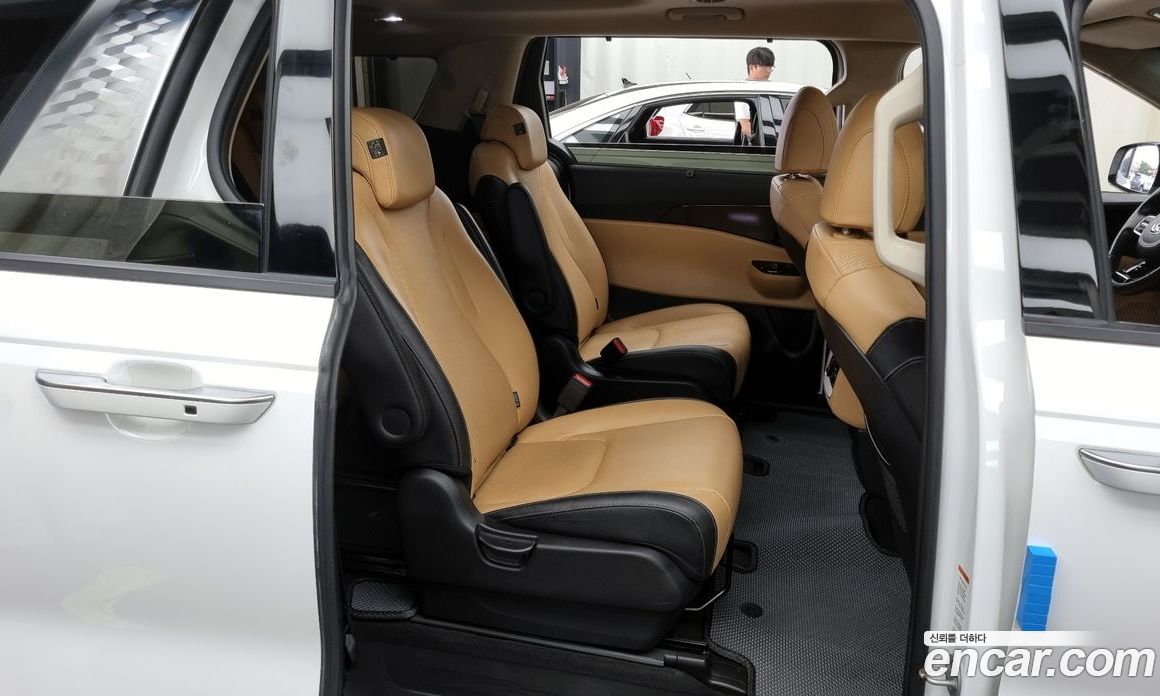 Kia Carnival 9-Seater Signature