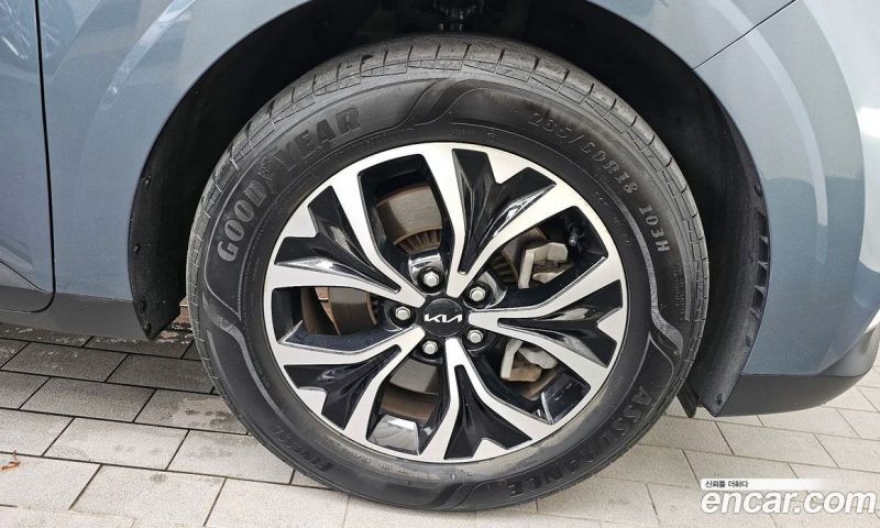 Kia Carnival 9-Seater Prestige