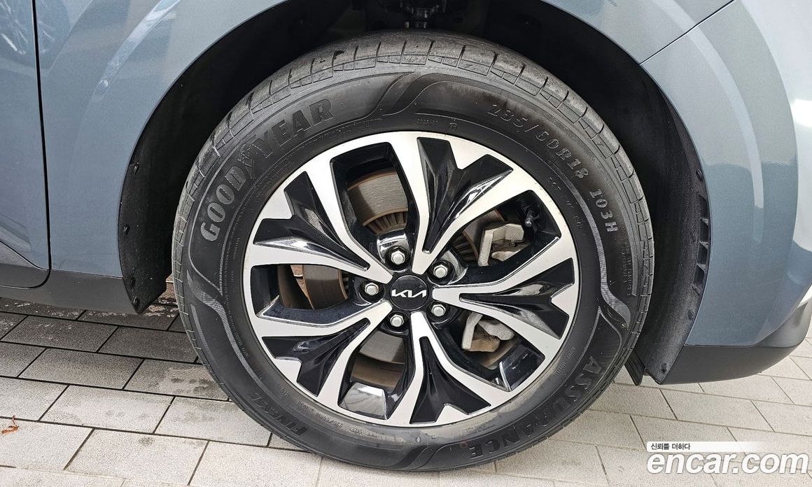 Kia Carnival 9-Seater Prestige
