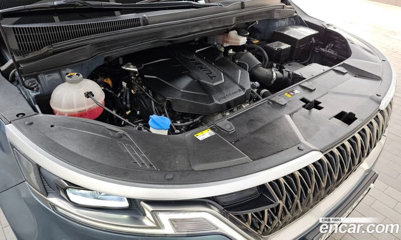 Kia Carnival 9-Seater Prestige