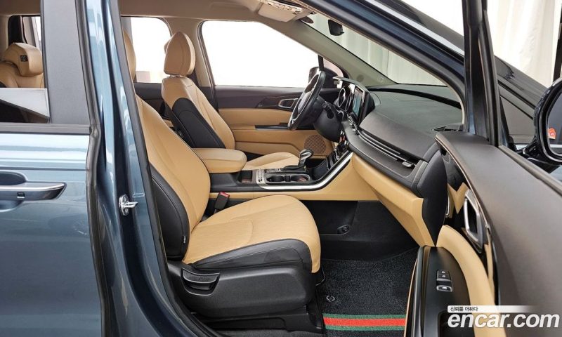 Kia Carnival 9-Seater Prestige