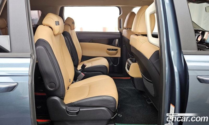 Kia Carnival 9-Seater Prestige