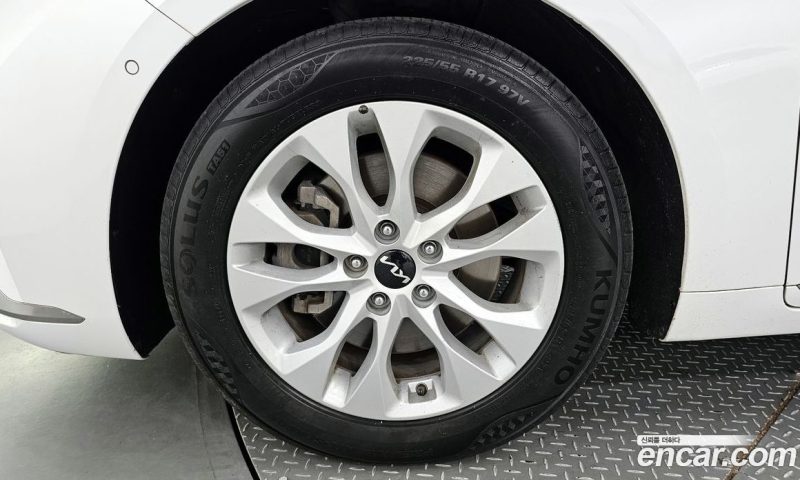 Kia K8 2.5 Gasoline 2WD