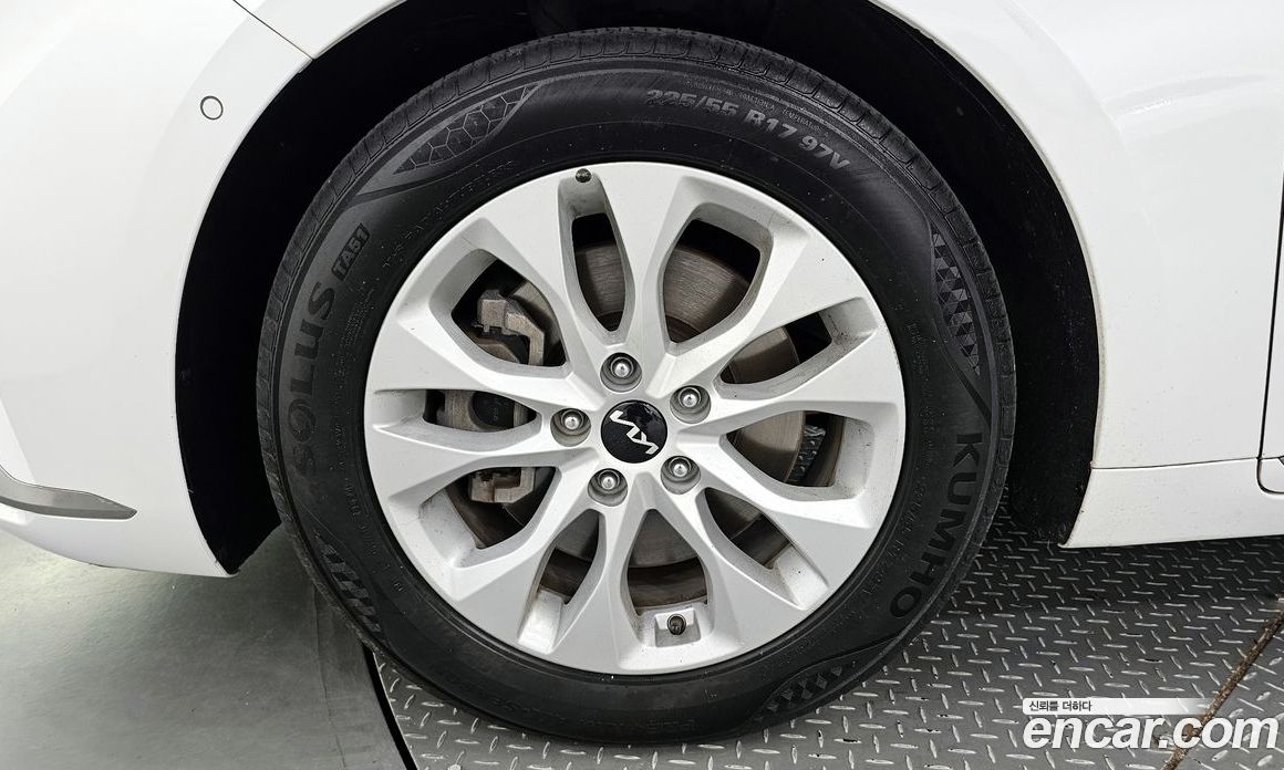 Kia K8 2.5 Gasoline 2WD