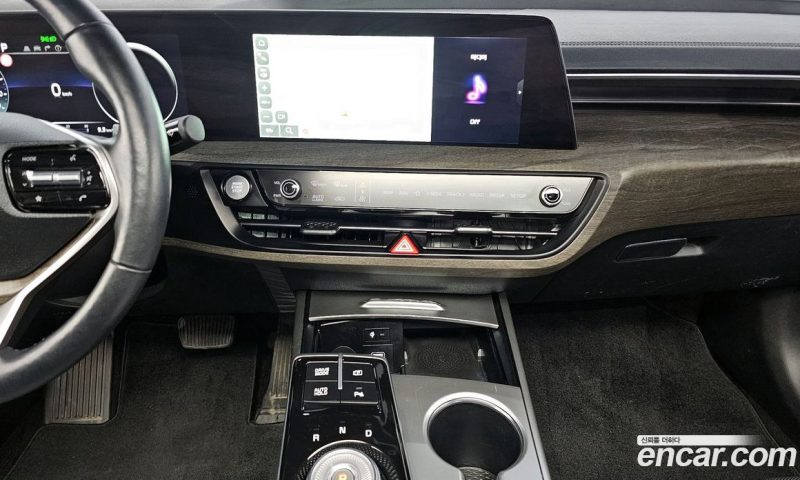 Kia K8 2.5 Gasoline 2WD