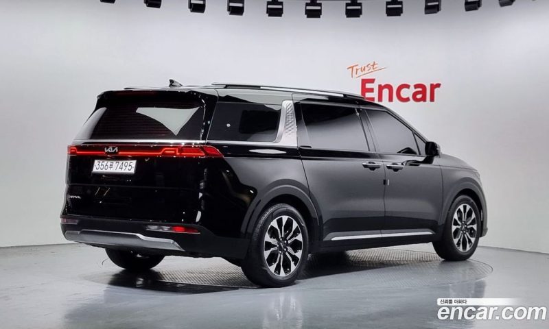 Kia Carnival 9-Seater Noblesse