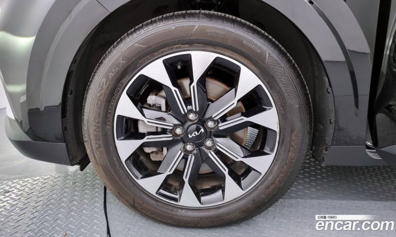 Kia Carnival 9-Seater Noblesse