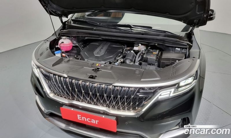 Kia Carnival 9-Seater Noblesse