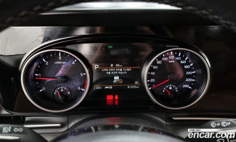 Kia Carnival 9-Seater Noblesse