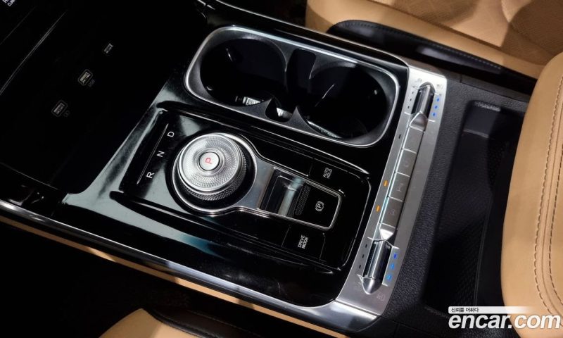 Kia Carnival 9-Seater Noblesse