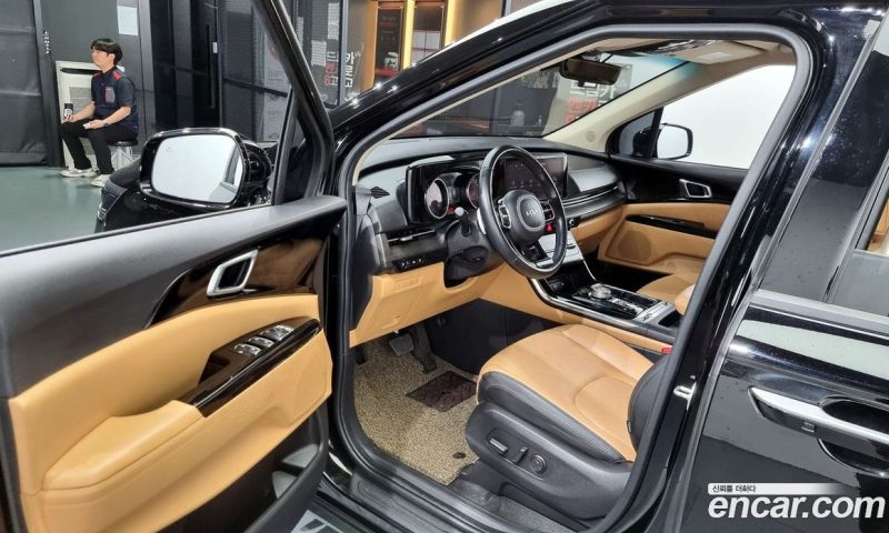 Kia Carnival 9-Seater Noblesse