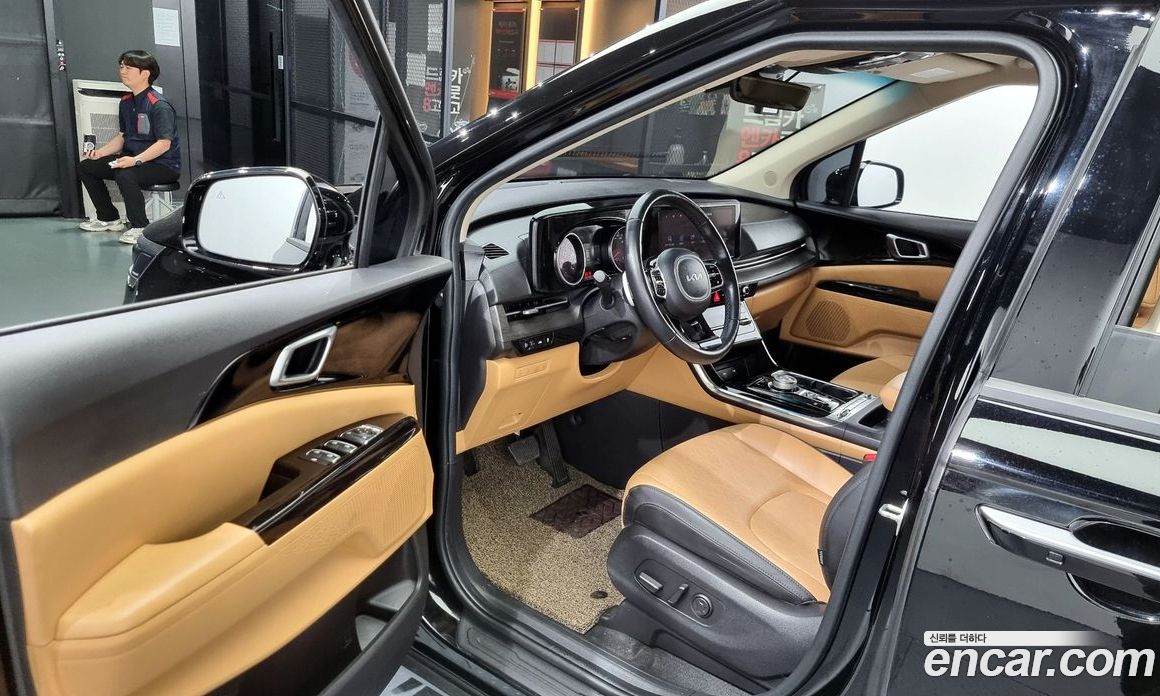 Kia Carnival 9-Seater Noblesse