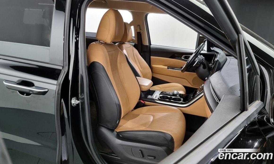 Kia Carnival 9-Seater Noblesse