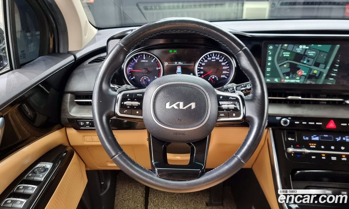Kia Carnival 9-Seater Noblesse
