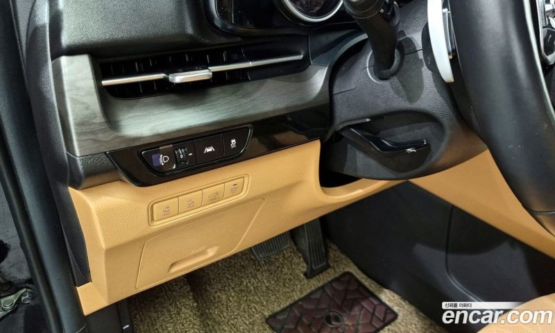 Kia Carnival 9-Seater Noblesse