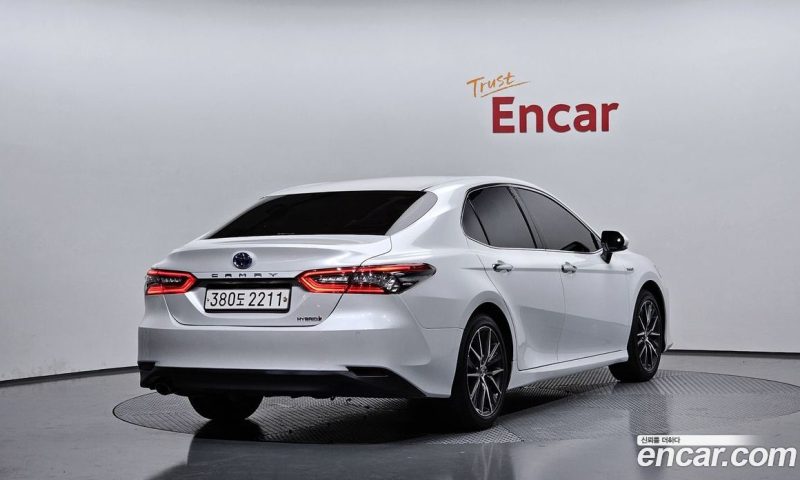Toyota Camry 2.5 XLE Hybrid