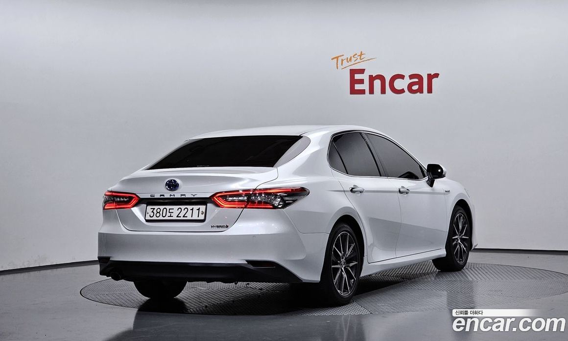 Toyota Camry 2.5 XLE Hybrid