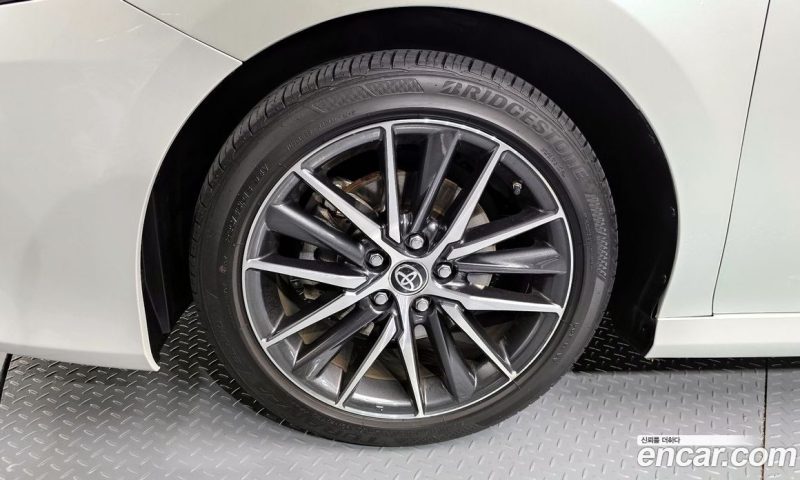 Toyota Camry 2.5 XLE Hybrid