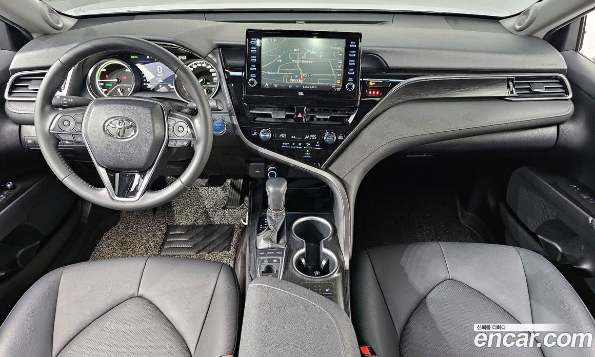 Toyota Camry 2.5 XLE Hybrid