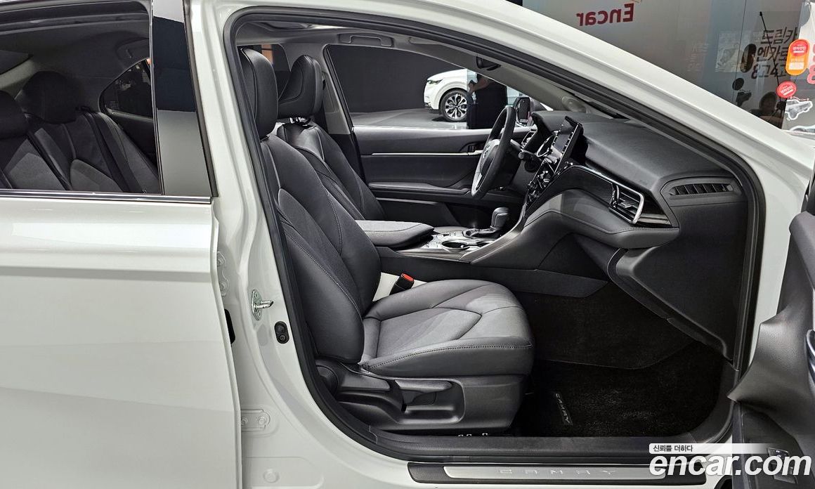 Toyota Camry 2.5 XLE Hybrid