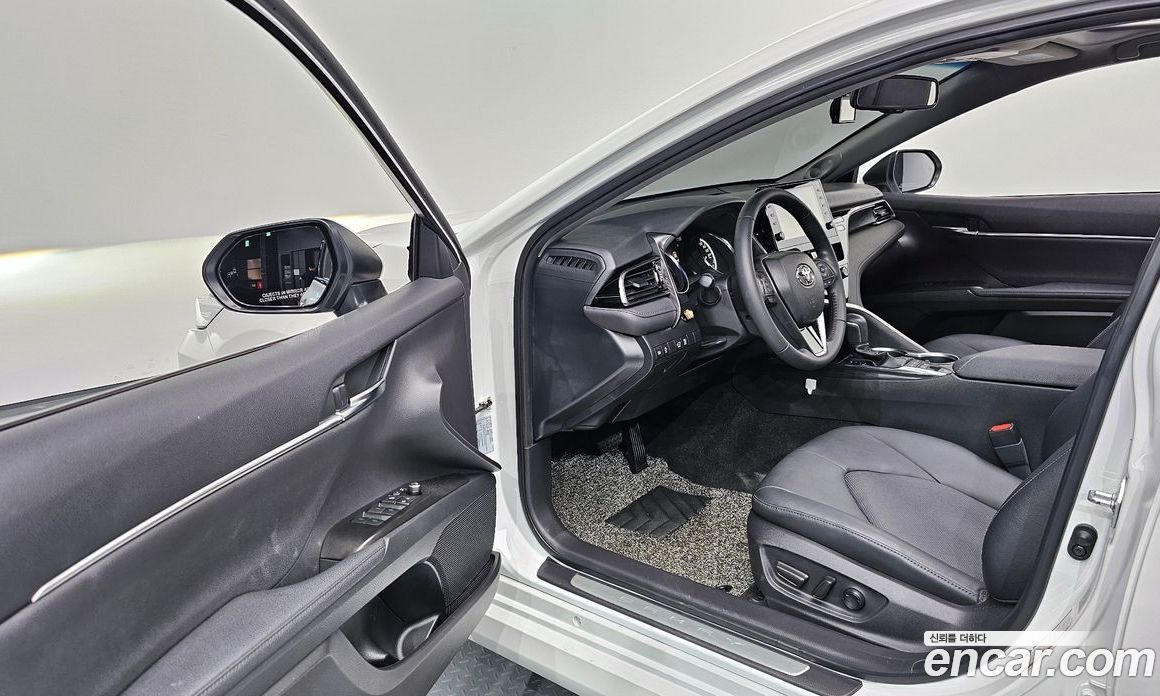 Toyota Camry 2.5 XLE Hybrid