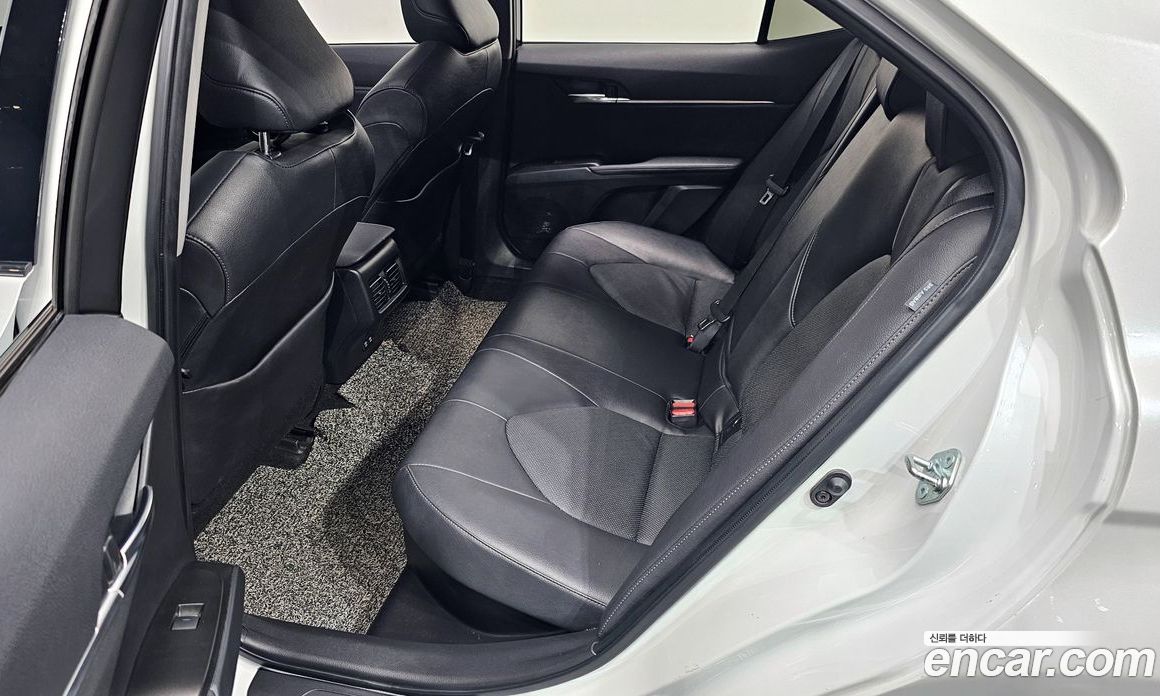 Toyota Camry 2.5 XLE Hybrid
